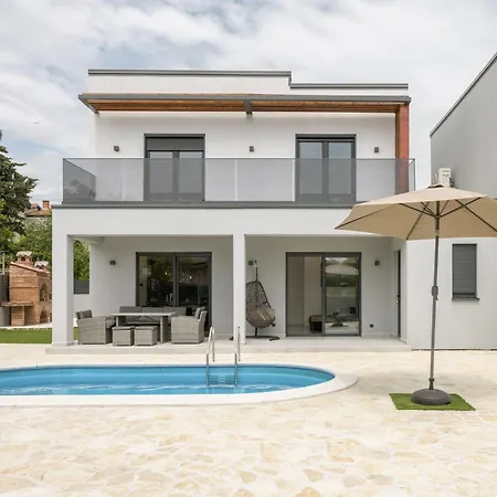 Sun&moon Labin Villa *