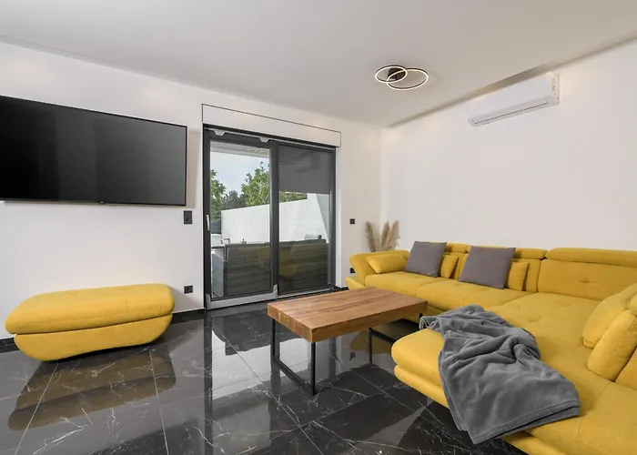 Sun&moon * Labin (Istria)